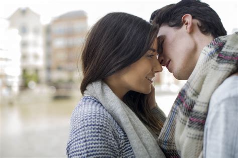 キスをたくさんしてくる男性|キスが止まらない＝相性がいい？彼氏のキスが長い理。